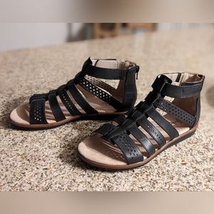 Like new Clark's black gladiator sandals size 7